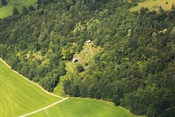 Aerial photo of Bocksteins in the Lone Valley.  Copyright, picture credit: Landesamt für Denkmalpflege im Regierungspräsidium Stuttgart, Chr. Steffen.